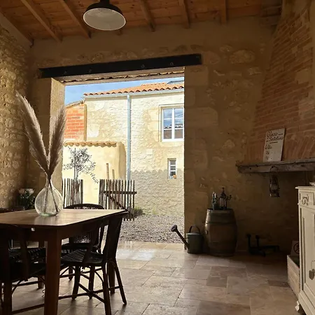 Du Chateau La Fon Du Berger